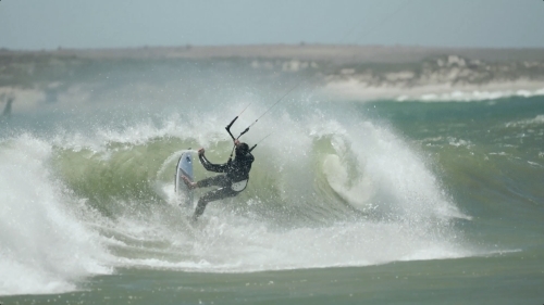 Foto e Trailer - Wings & Waves, sfida in Sardegna ...